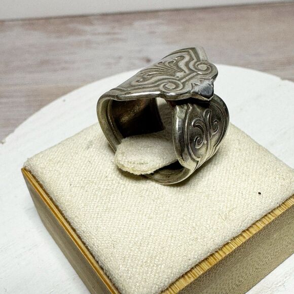 Vintage Spoon Handle Ring Etched Initial Monogram S Size 4 Silver Tone - Picture 14 of 15